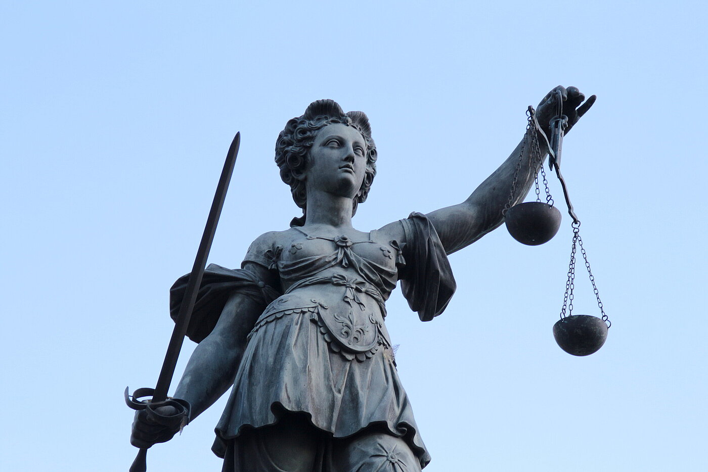 Justitia-Skulptur