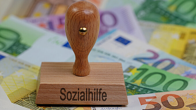 Stempel mit dem Aufdruck Sozialhilfe