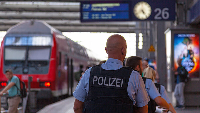 Police officers at the Munich main railway station