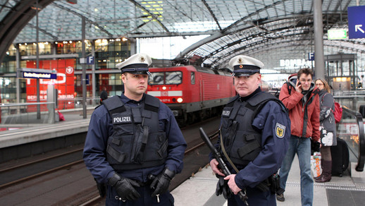 Bundespolizisten auf dem Berliner Hauptbahnhof