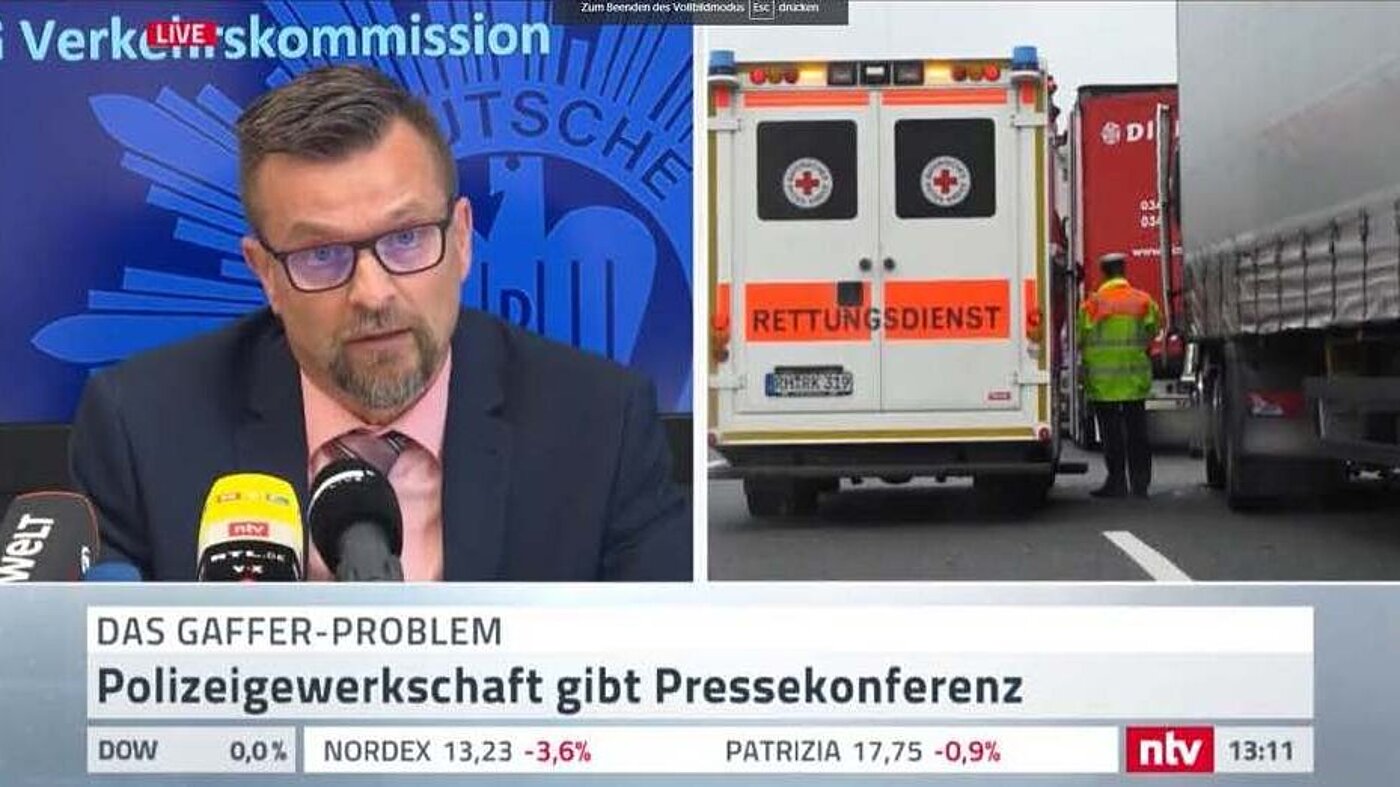 Stefan Pfeiffer bei Pressekonferenz