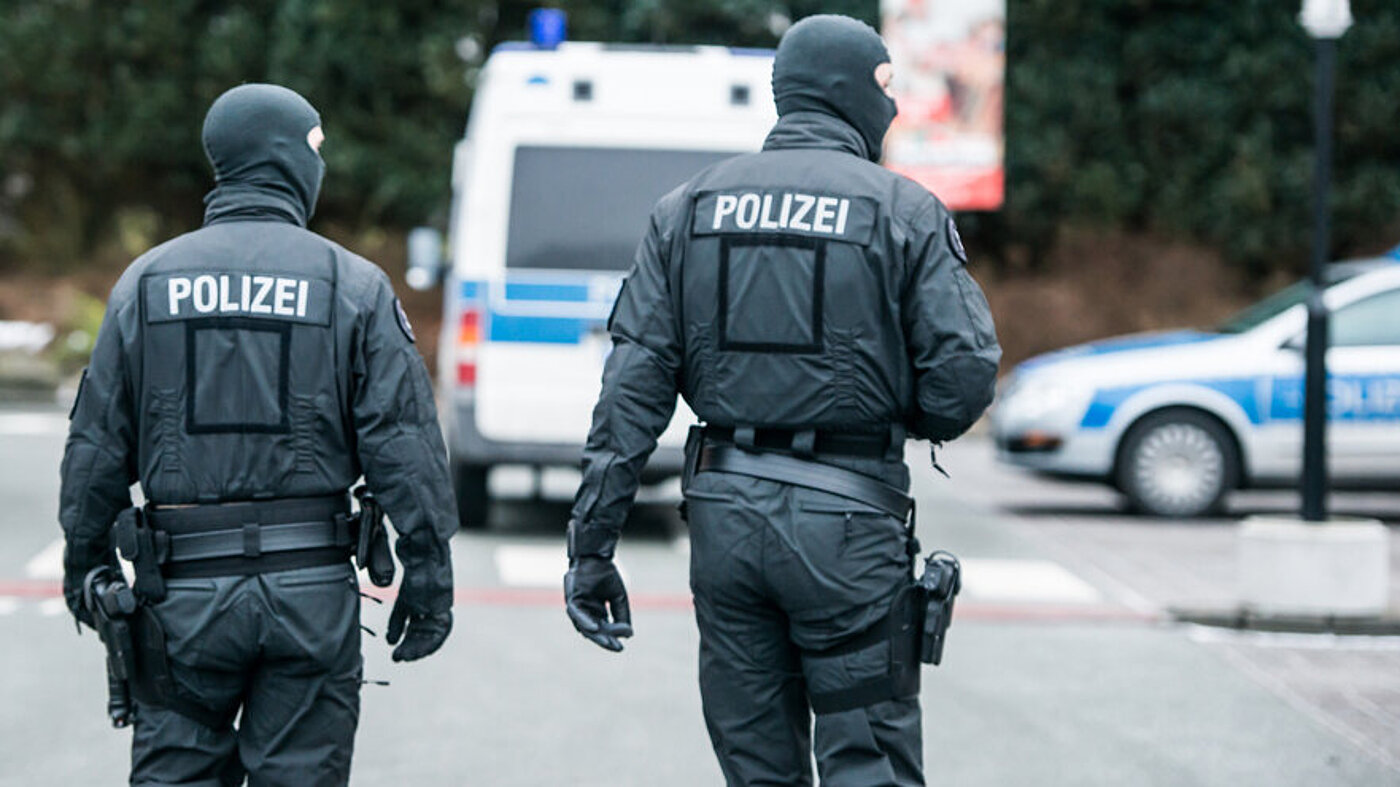 Bereitschaftspolizisten I
