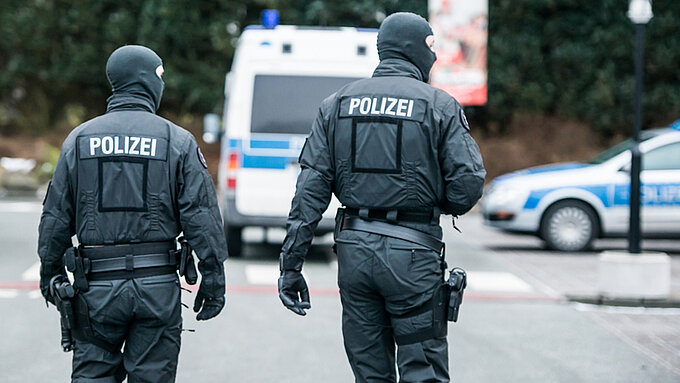 Bereitschaftspolizisten I