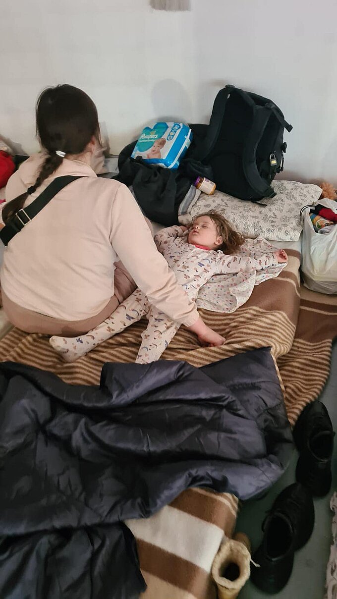 Erschöpfte Flüchtlinge Ukraine Erschöpfte Flüchtlinge Ukraine