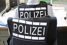 Polizei im Büro Polizei im Büro