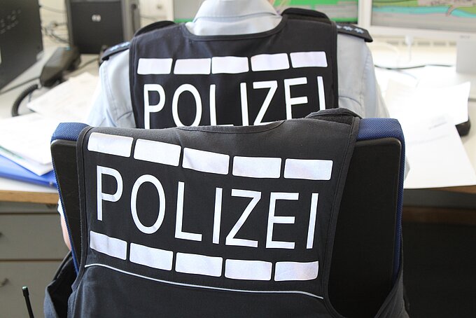 Polizei im Büro Polizei im Büro