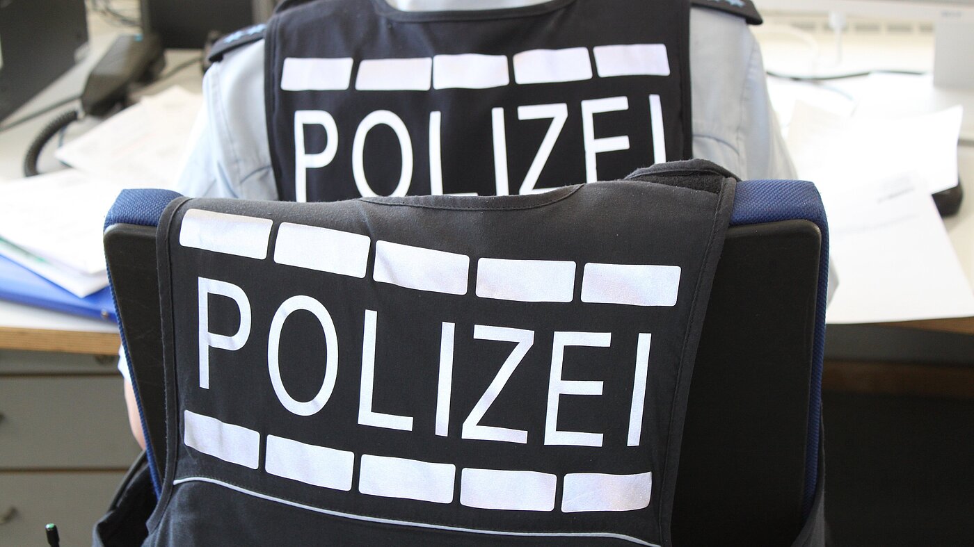 Polizei im Büro Polizei im Büro