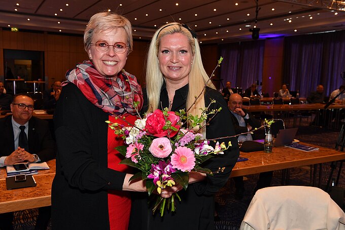 Sabine Schumann gratuliert Angelique Yumusak Sabine Schumann gratuliert Angelique Yumusak