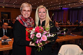 Sabine Schumann gratuliert Angelique Yumusak Sabine Schumann gratuliert Angelique Yumusak