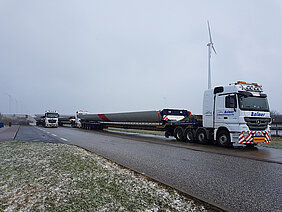 Großraum- und Schwertransporte, Autobahn, Windräder