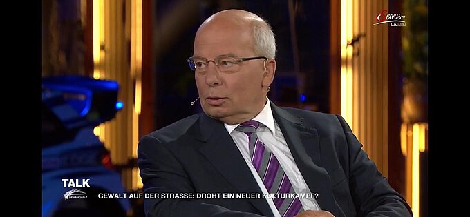 200702 Talk im Hangar Servus TV